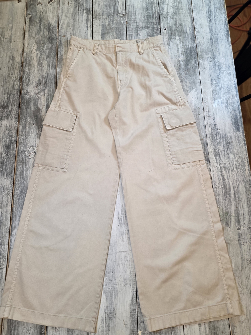 GAP Women's Light Beige Wide Leg Baggy Cargo Pants sz 2